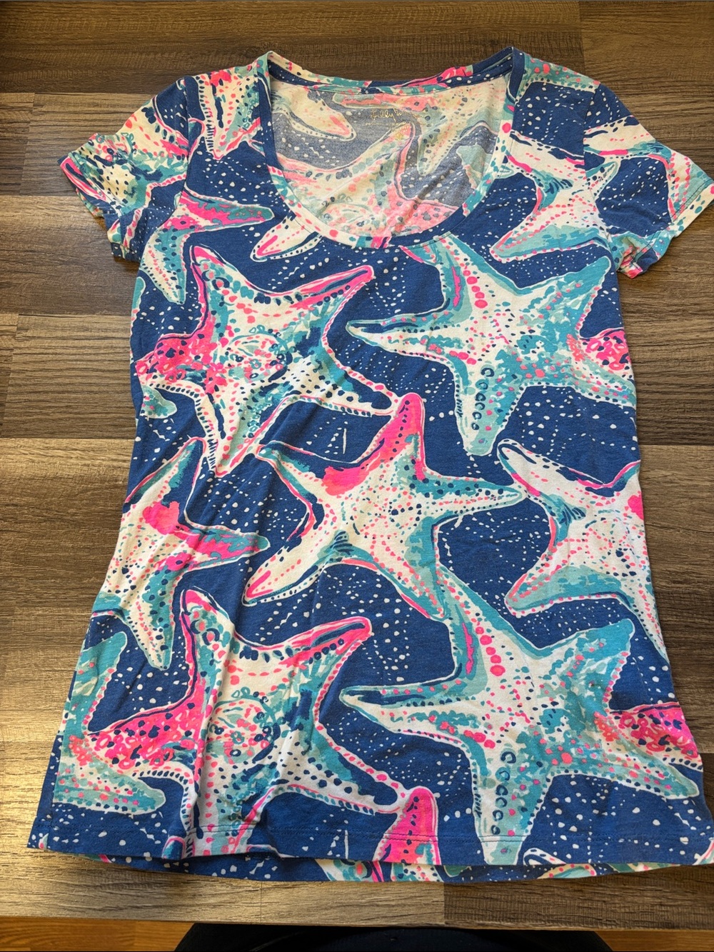 Lilly Pulitzer Dori T-shirt in the "Starfish Indigo Star Struck" print